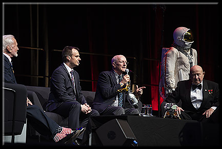 Edwin Aldrin, Lukas Viglietti, Claude Nicollier und Alexey Leonov (von links)